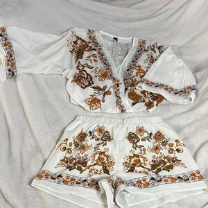 SHEIN White Floral Two-Piece Shorts Set with Brown Print
